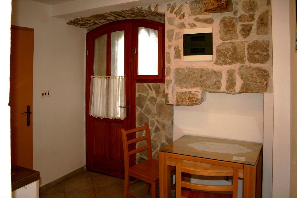 Rooms And Apartments Emily 3*