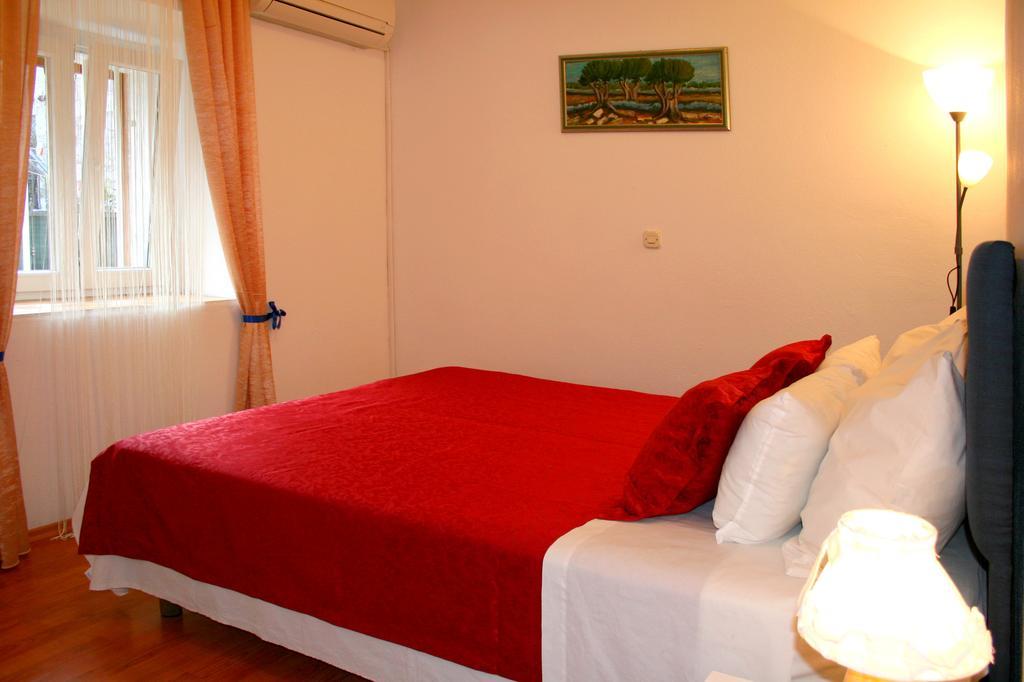 Rooms And Apartments Emily Gostinjska kuća Split