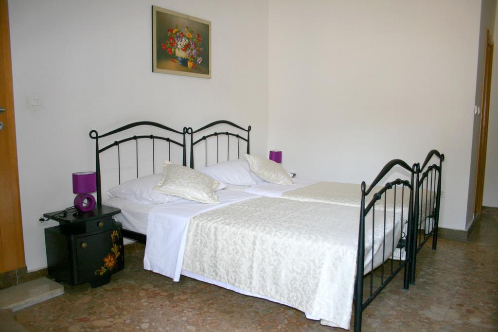 Rooms And Apartments Emily Gostinjska kuća Split
